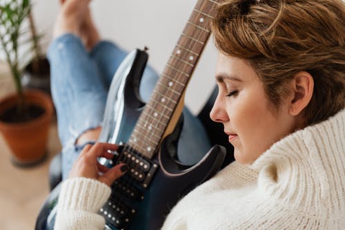 Photo of female guitarist