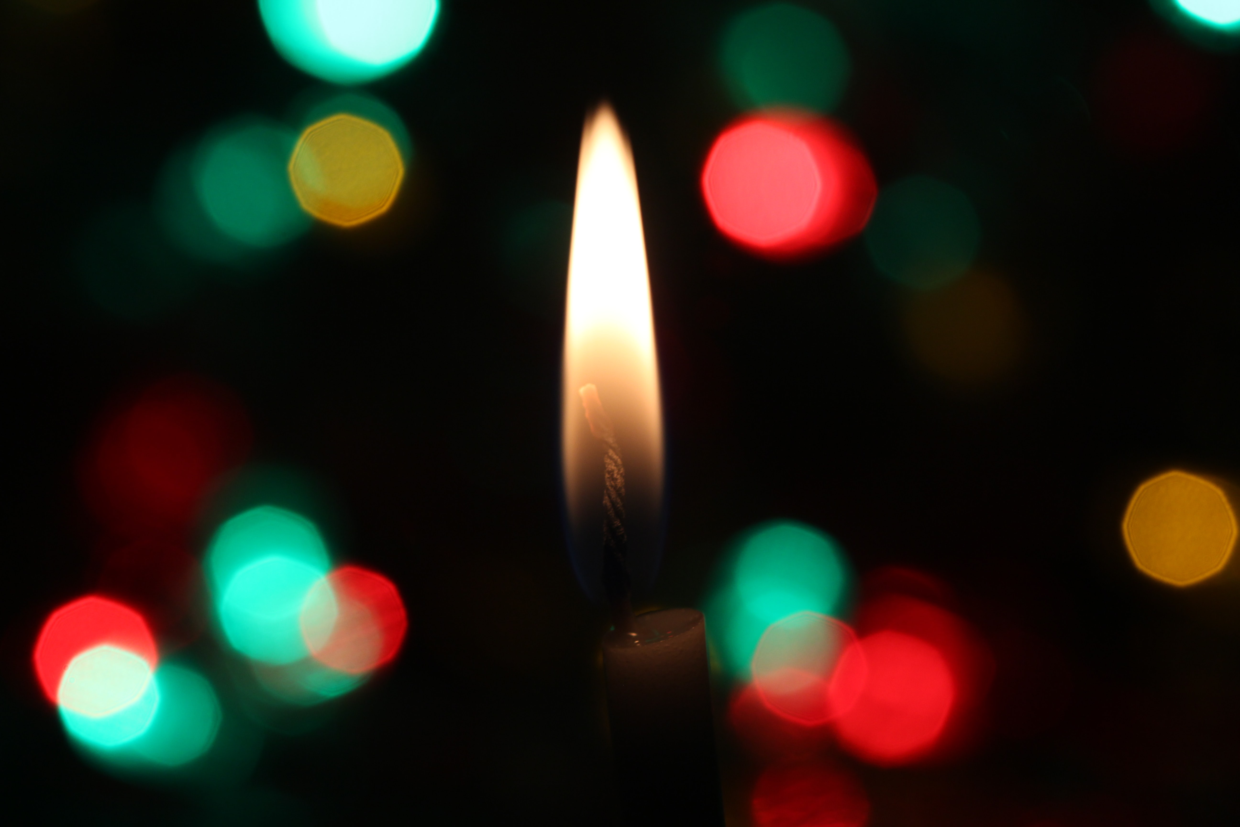 Photo of Christmas candles from David Sonluna from Unsplash
