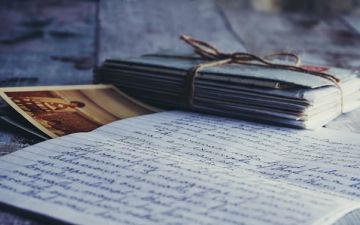  Photo of letters by Suzy Hazelwood, Pexels.com